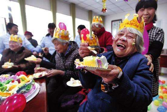 生日慰問、溫馨四溢